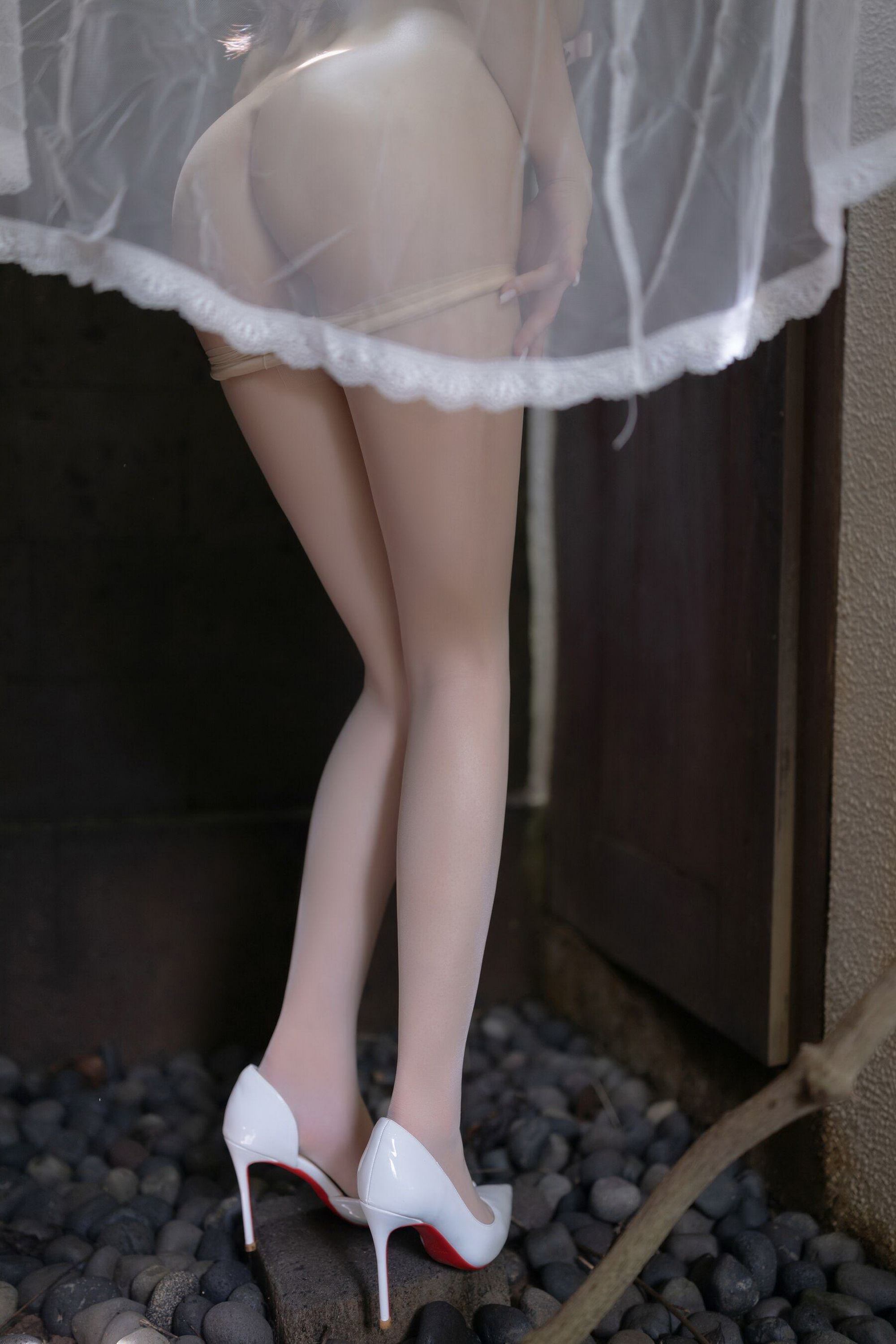 秀人网 美女名模 鱼子酱Fish – 内购无水印版《白纱清露欲迎还休》（对应XiuRen秀人网 2025.04.18 No.10173） [123P]